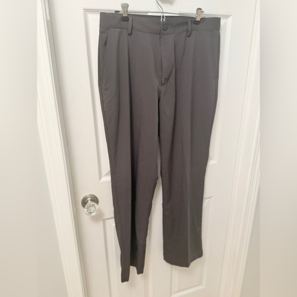 Under Armour Men's Olive Green Dress Pants   34x30. EUC AJ